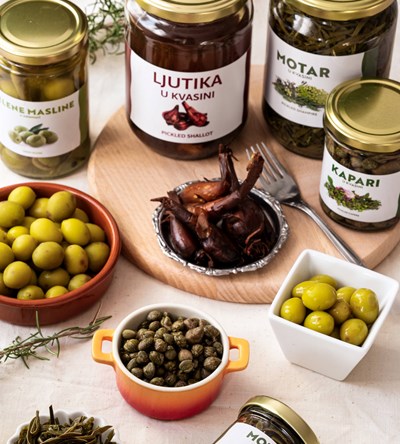 Kapari u kvasini, Motar u kvasini, Zelene masline u salamuri, Ljutika u kvasini, Kaparuni u kvasini, Kapari - listovi u kvasini